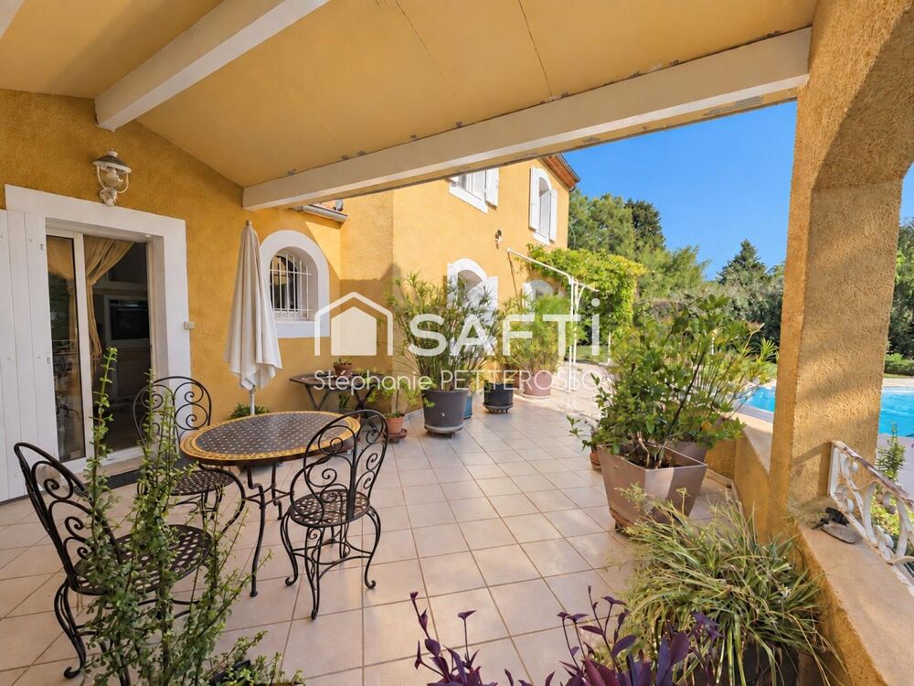 Maison familiale avec piscine dans le quartier recherché de Géry