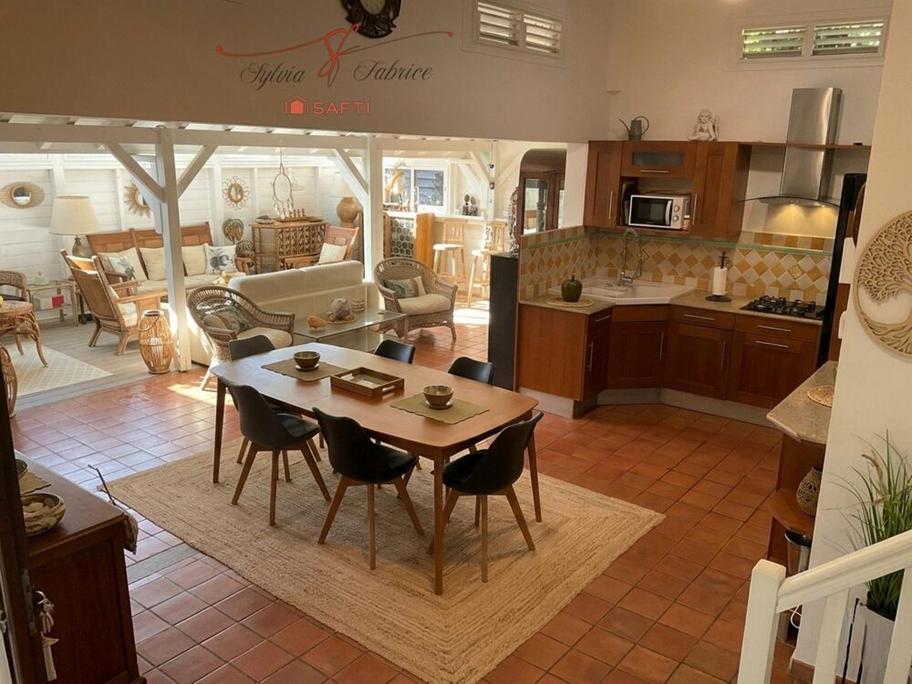 Vente Maison Villa avec piscine + studio indépendant à Sainte-Anne Sainte-anne