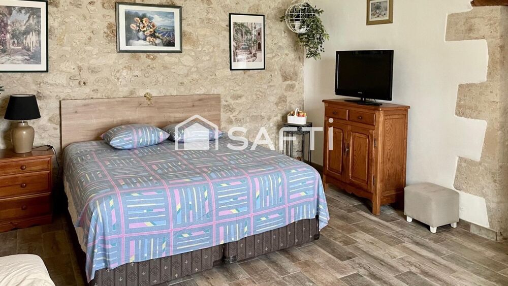 Maison spacieuse 6 pièces de 218 m² avec grand terrain de 7800 m²  Idéale pour famille ou projet davenir