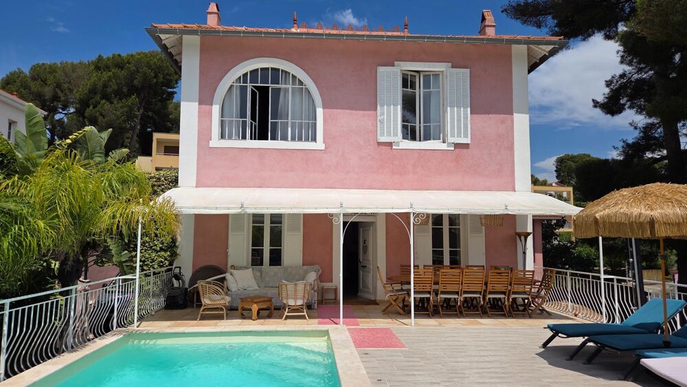 Maison de maître de 246 m² sur 608 m² de terrain, centre ville de Sanary