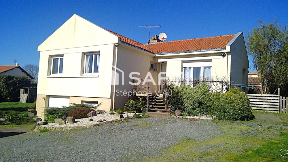 Maison d'habitation de 120 M2 à St Christophe du Bois dans un environnement calme et à l'abri des regards et à proximité des com