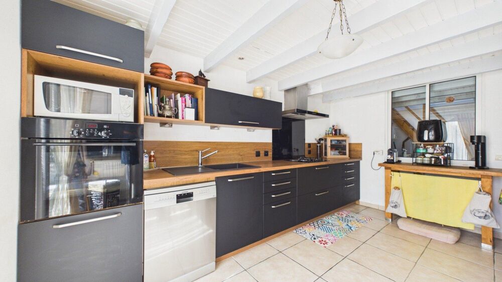 Vente Maison Maison plain pied / 3 chambres + bureau / 3 sde + 3 wc / Piscine Aytre