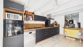 Vente Maison Maison plain pied / 3 chambres + bureau / 3 sde + 3 wc / Piscine Aytre