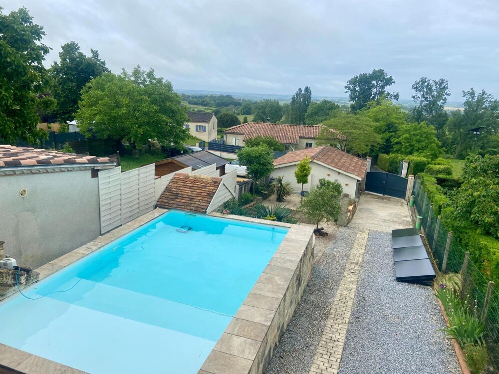 Maison entièrement restaurée avec double garage, piscine, 5 chambres, bel espace en rez- de- jardin entièrement carrelé