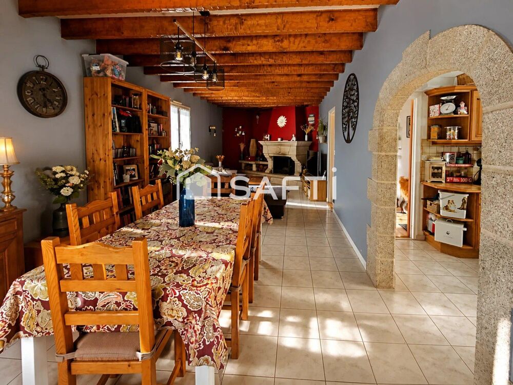 Vente Maison SAINT-CARREUC – Maison, 163 m2, vie de plain pied Saint-carreuc
