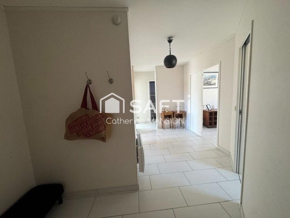 A vendre à Reims quartier Courlancy, T4 lumineux et traversant avec balcon, 3 chambres.