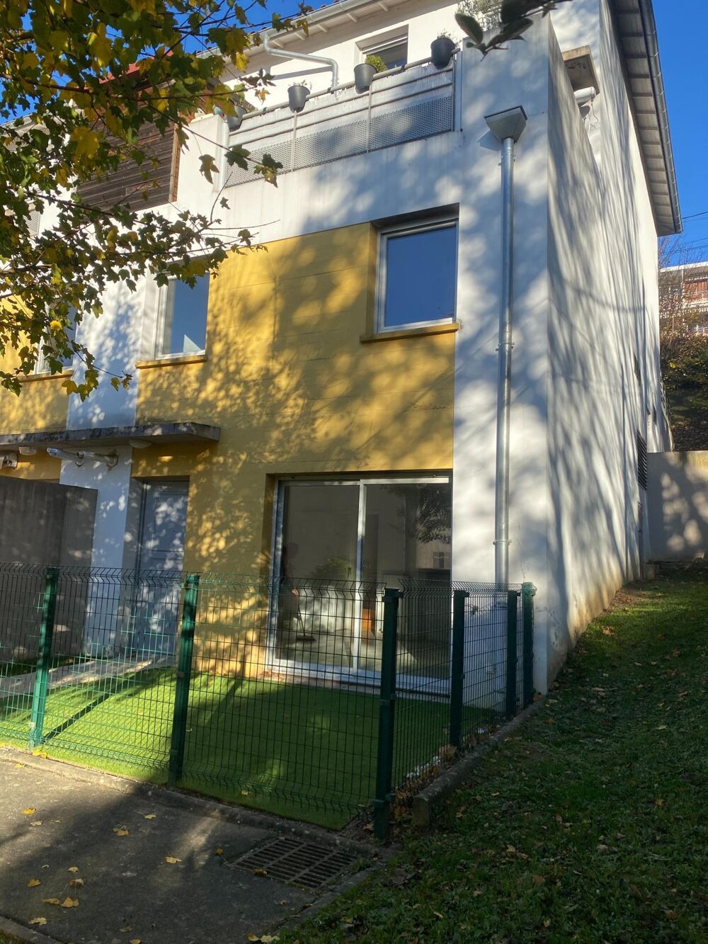 5mn VILLEFRANCHE Type 3 de 63m² hab. en duplex avec jardin et garage.