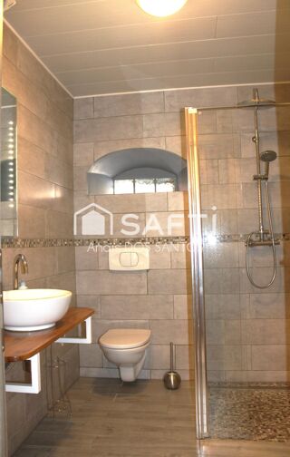  Maison  vendre 8 pices 242 m