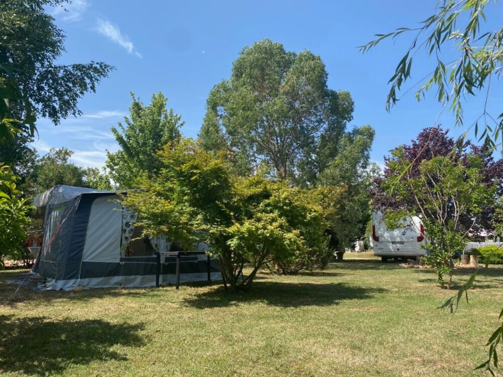 Terrain de 8446 m² avec abris de jardin