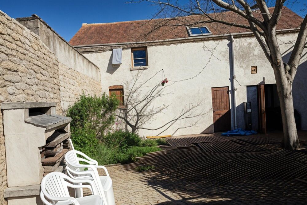 Grande maison familiale dans hameau tranquille