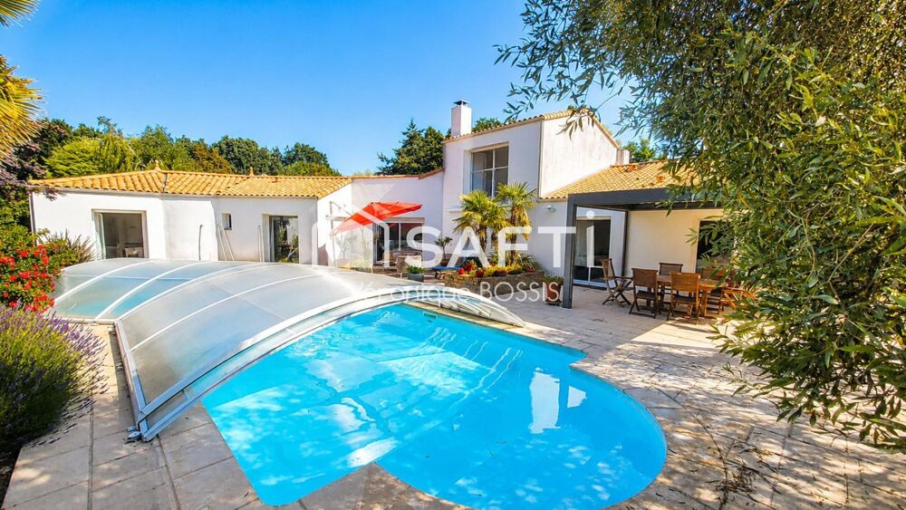 Vente Maison MOUILLERON-LE-CAPTIF – BELLE PROPRIÉTÉ DE 205 m² – PISCINE – 1 217 m² DE TERRAIN PAYSAGÉ Mouilleron-le-captif