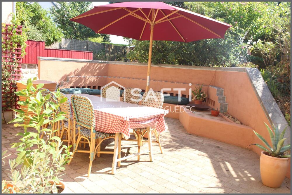 Maison "coup de coeur " en pierres, au coeur du village. terrasse et Terrain clos.
