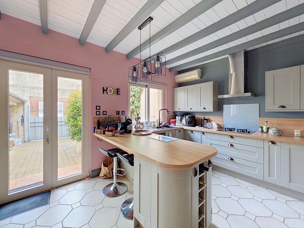 Vente Maison Un  cocon familial idéal EN  CENTRE VILLE   DE SAINT QUENTIN  et si votre prochaine histoire de famille commençait ici Saint-quentin