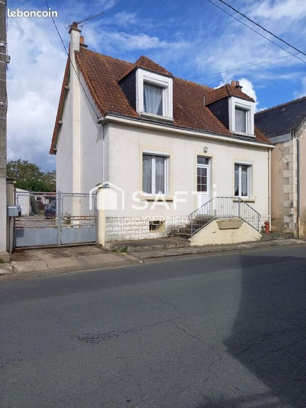 Marcilly-sur-Vienne  Maison de ville 2 chambres + dépendance  120 000 €