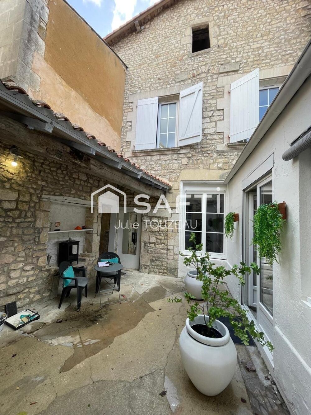 Vente Immeuble Investissement coup de cœur pour cet immeuble de rapport au charme exceptionnel Saint-jean-d'angely