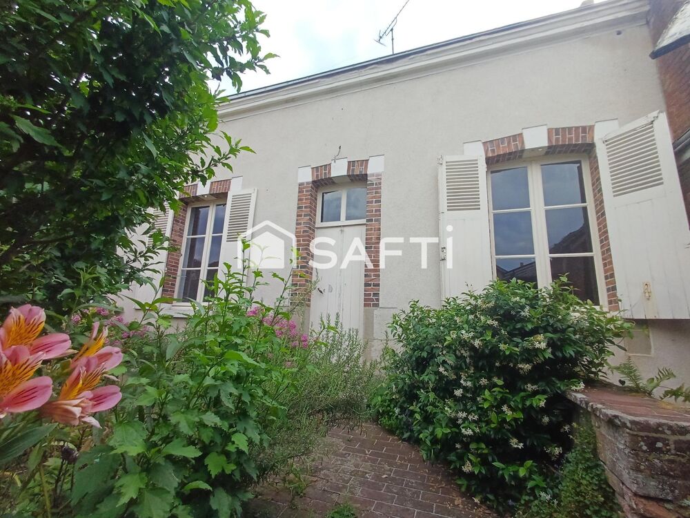 Maison de bourg, 3 ch avec jardin plus potentiel.