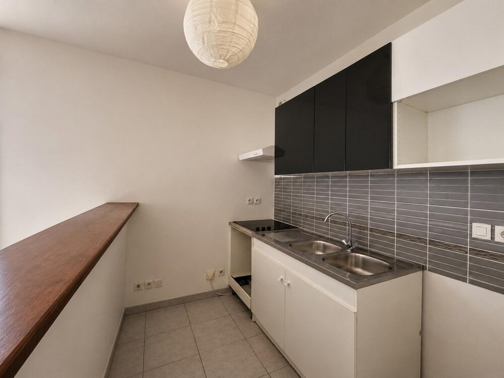 Vente Appartement Beau T2 de 44m2 avec terrasse couverte,  et parking privatif  dans une  residence de standing recherchée avec ascenseur - centre Cavalaire-sur-mer