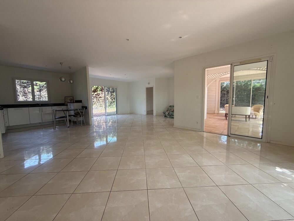 Quartier recherché et calme / Terrasse couverte et fermée de 26 m2 / Garage de 20 m2
