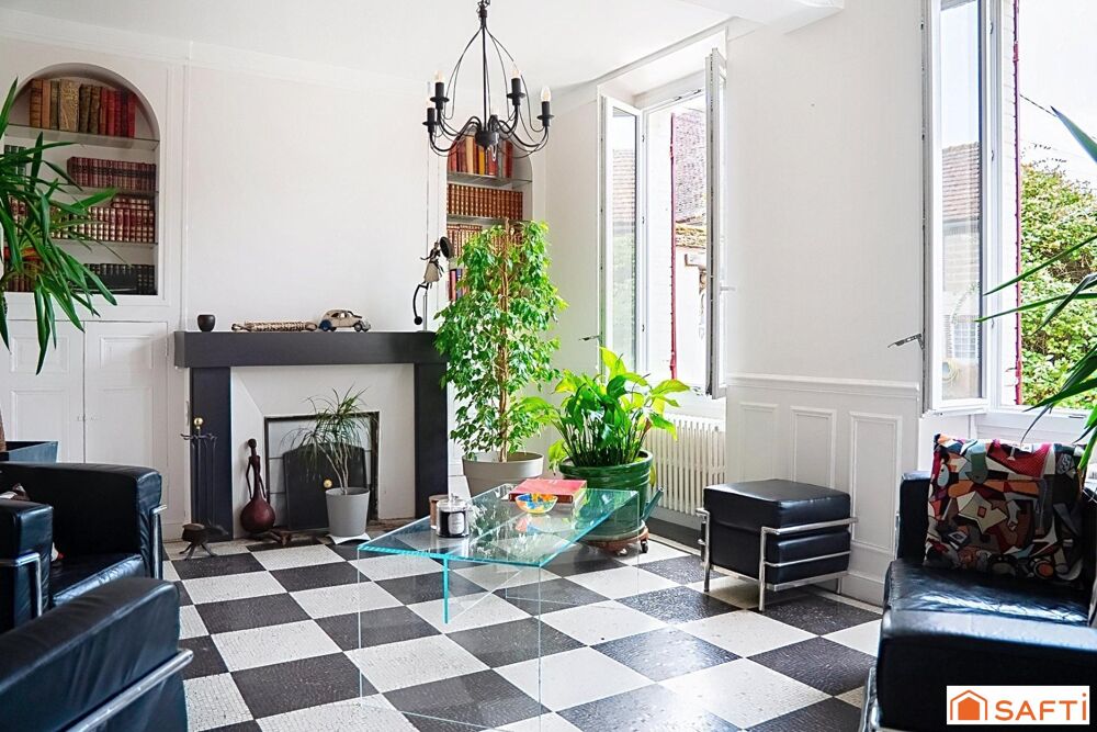 Vaste demeure proche commerces + gare direct Paris