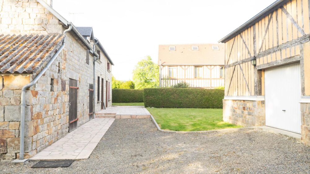 Vente Maison Deux maisons, un seul lieu, une multitude de projets ! Au cœur d'un environnement calme et verdoyant, découvrez cette propriété Saint-georges-de-rouelley