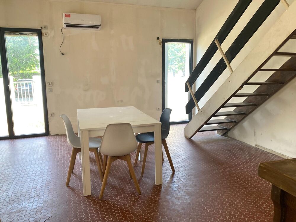 maison de ville, à finir de rénover, avec jardinets et garage