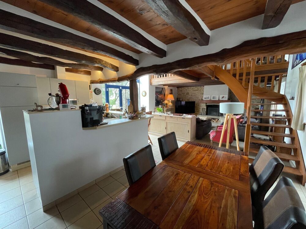 Belle chaumière en pierres de 188m2 avec dépendances