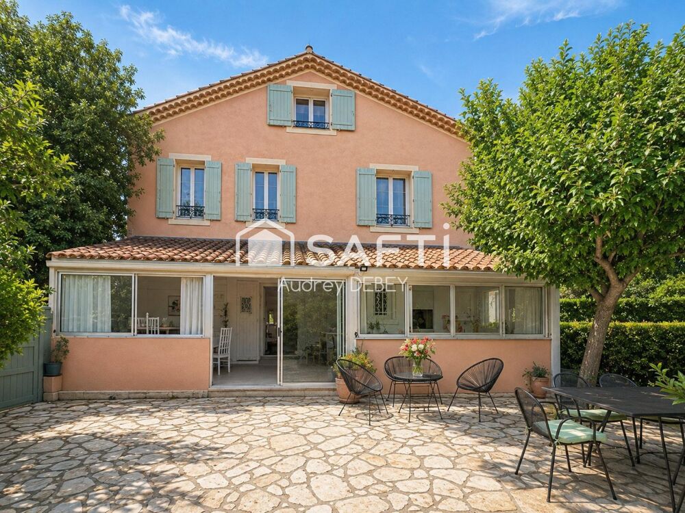 Vente Appartement À QUELQUES MINUTES DU CÉLÈBRE VILLAGE MÉDIÉVAL DU CASTELLET, PROFITEZ D'UNE VÉRITABLE VIE DE VILLAGE AVEC COMMERCES À PROXIMITÉ Le castellet