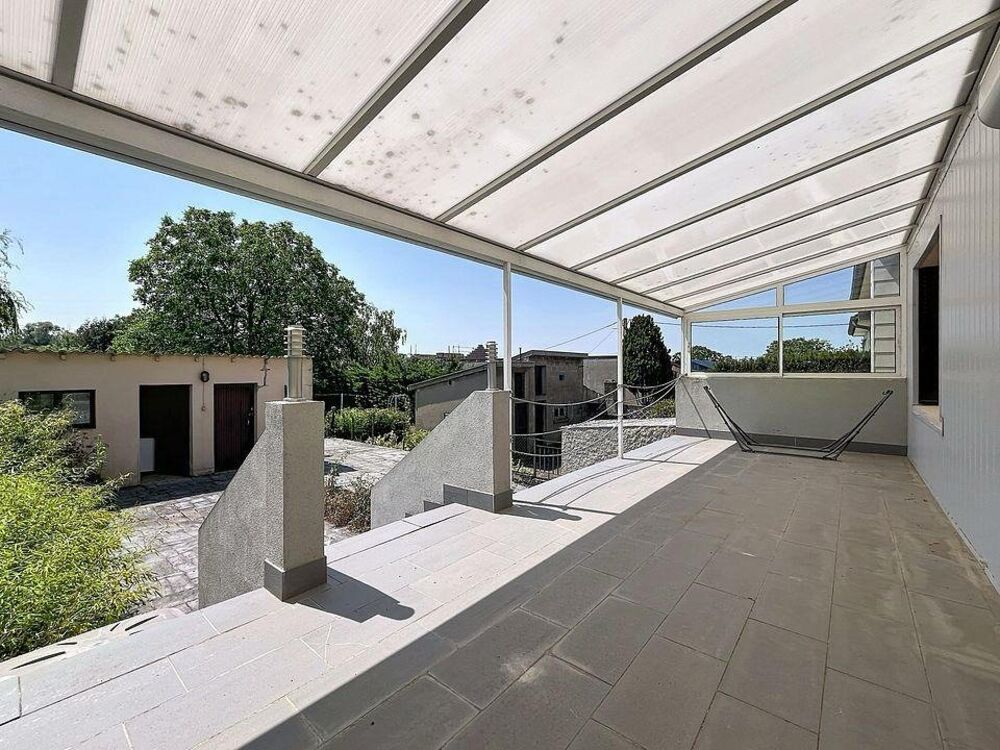 Maison F7 avec beau terrain
