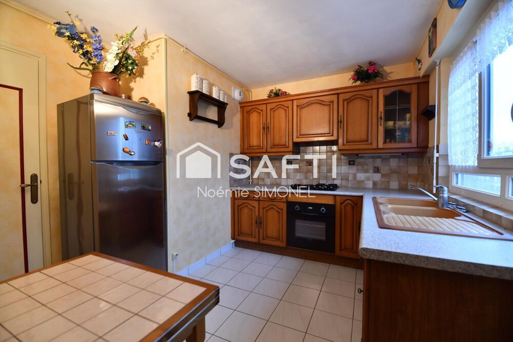 Appartement de quatre pièces !! Ravalement règle par les vendeurs !!