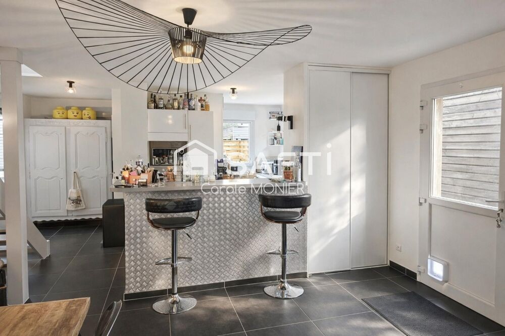 Coup de coeur assuré pour cette maison familiale alliant volumes généreux, confort moderne et qualité de vie.