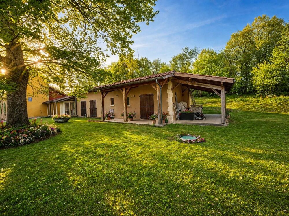 Grande maison sur magnifique terrain boisé