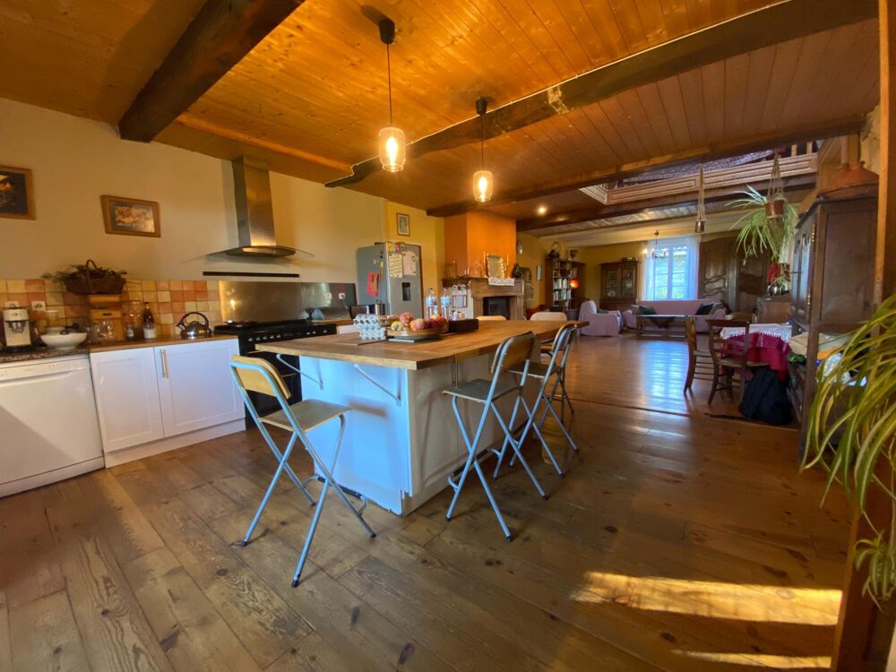 Vente Maison Chaleureuse maison en pierre avec dépendance : un cocon de charme au cœur de la campagne. Saint-colomb-de-lauzun