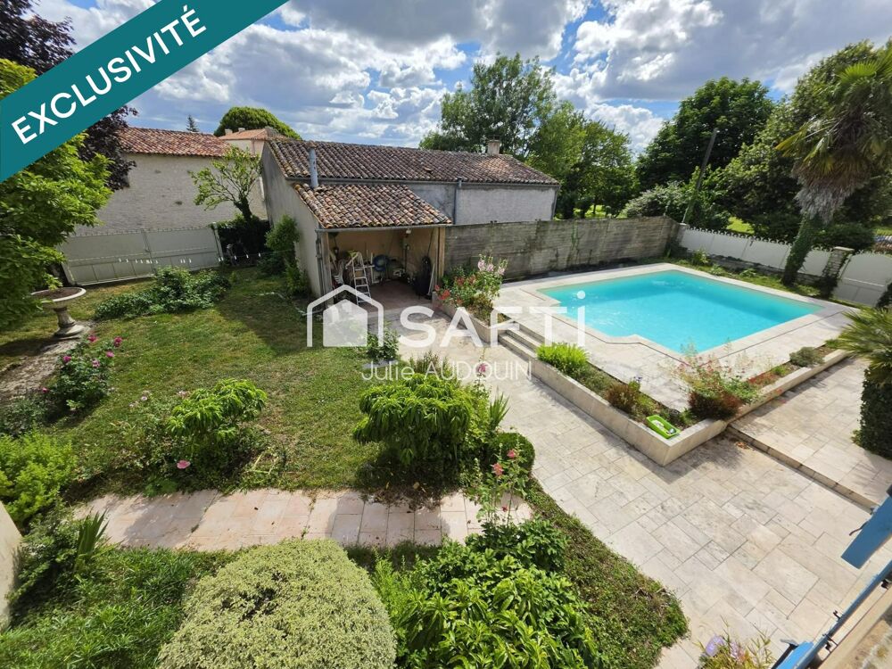 Maison ancienne avec piscine - Le Seure