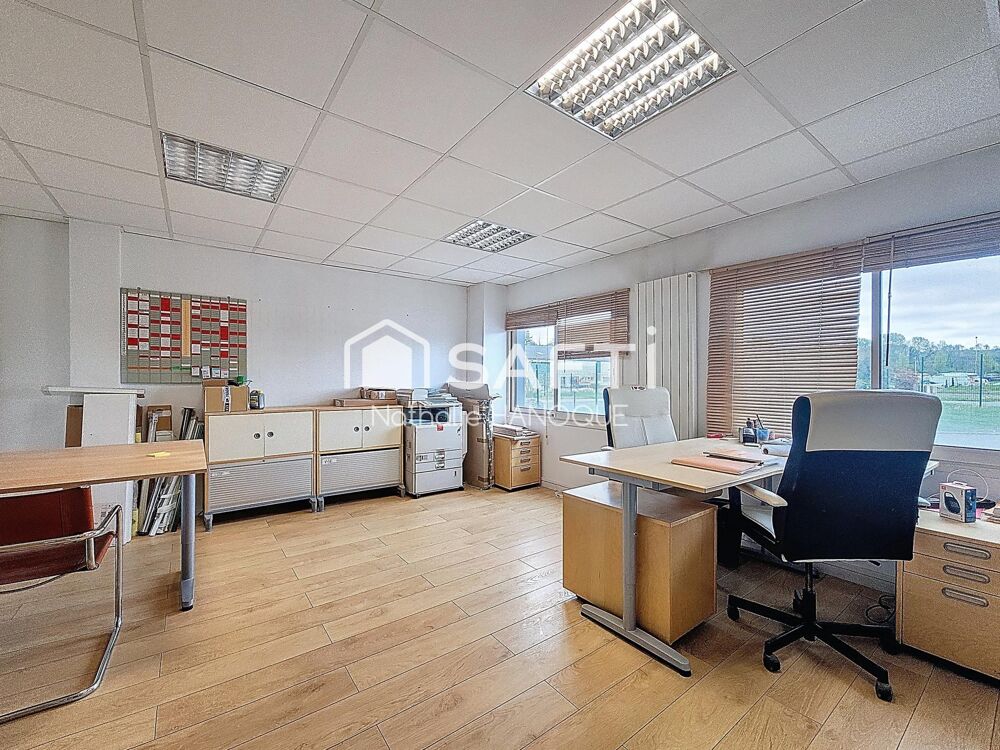   Box 212 m2 dont 39m² de bureau - Zone d'activités ANET Anet