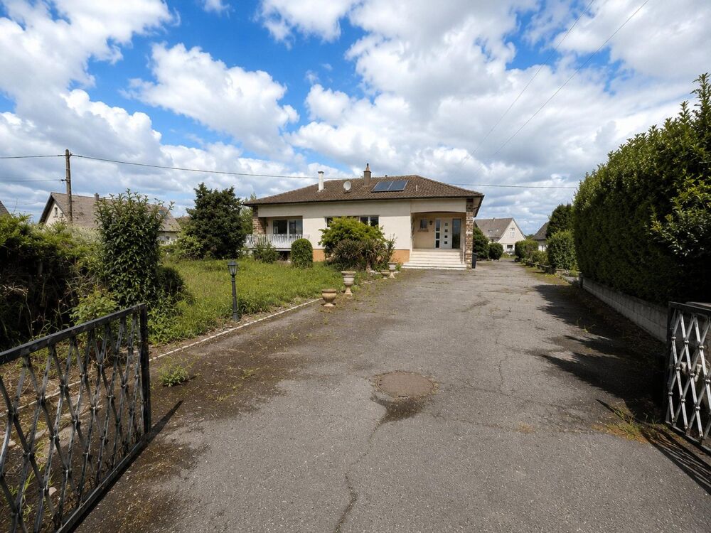 Belle maison plain-pied de 151 m² avec 4 chambres et sous-sol complet sur 16,50 ares à Hirtzfelden