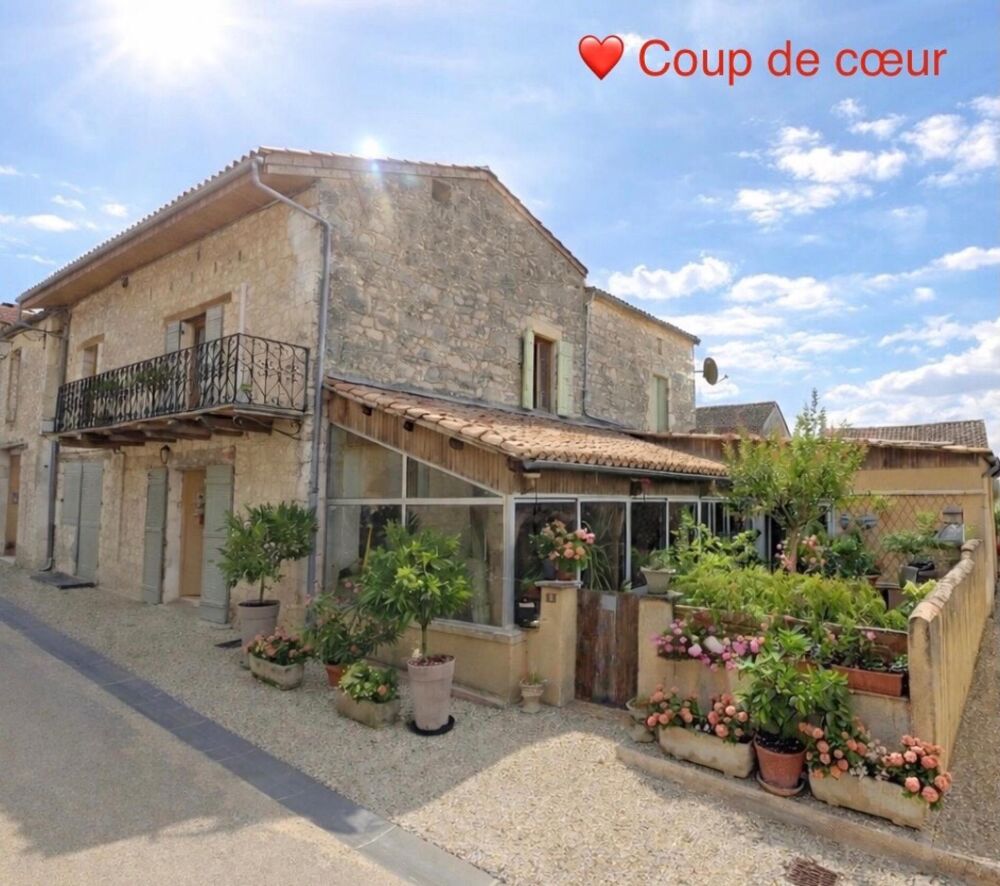 Très jolie maison en pierre.