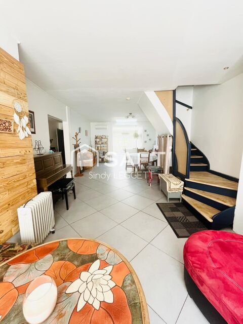   SPACIEUSE MAISON DE 200 M� SUR HONDSCHOOTE AVEC JARDIN Maison - 7 pi�ce(s) - 201 m�