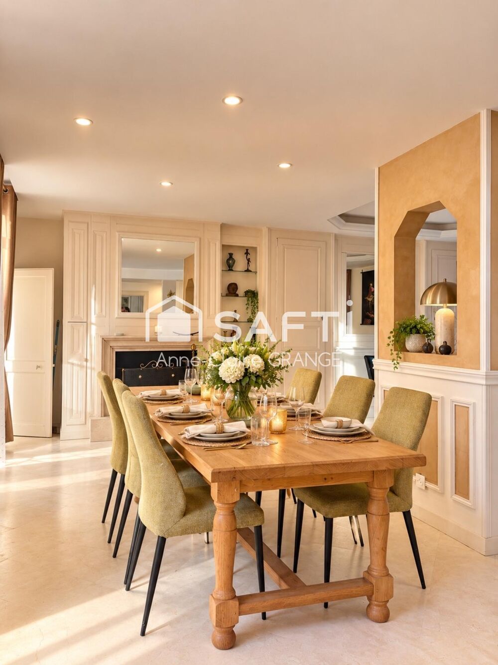 DEMEURE DE CARACTÈRE  221 M²  BEAUX VOLUMES  DÉPENDANCES  PROXIMITÉ DES ALPES MANCELLES