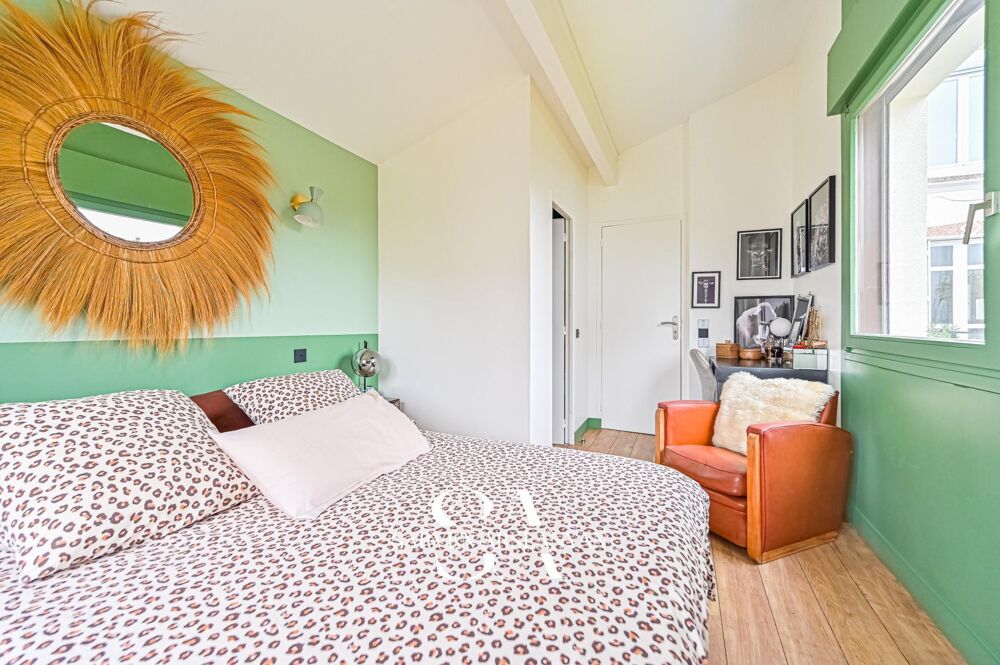 Maison familiale rénovée 180 m², terrain 350 m², métro à 500 m, écoles et commerces à pied