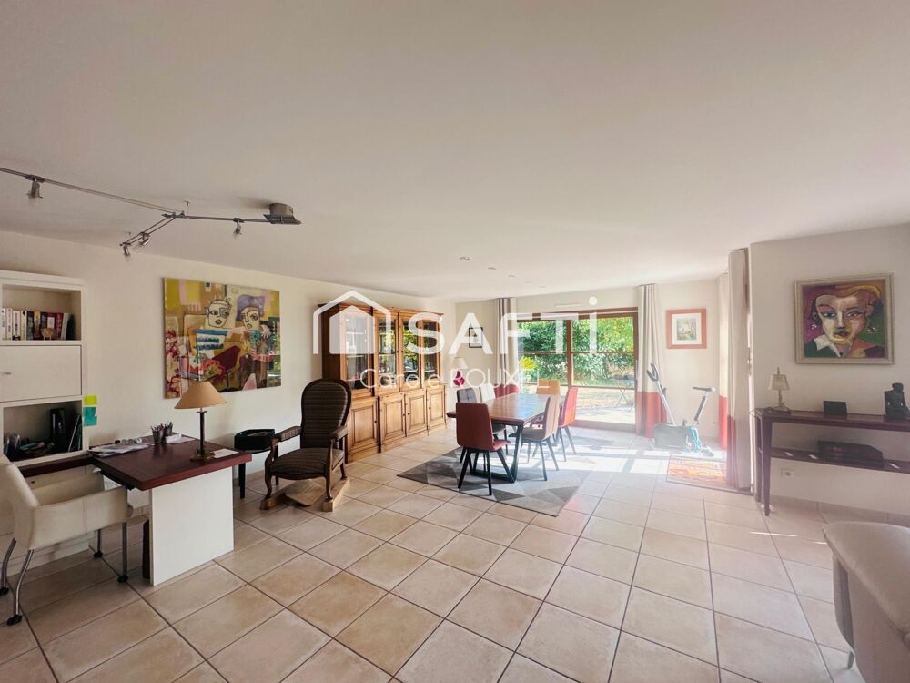 Vente Maison Maison d'env. 170M2 de 2003 sur 3 niveaux avec 5 chambres, 2 salles de bain, 2 wc, 1 garage, 1 buanderie, 1 jardin sur un terrai Vannes