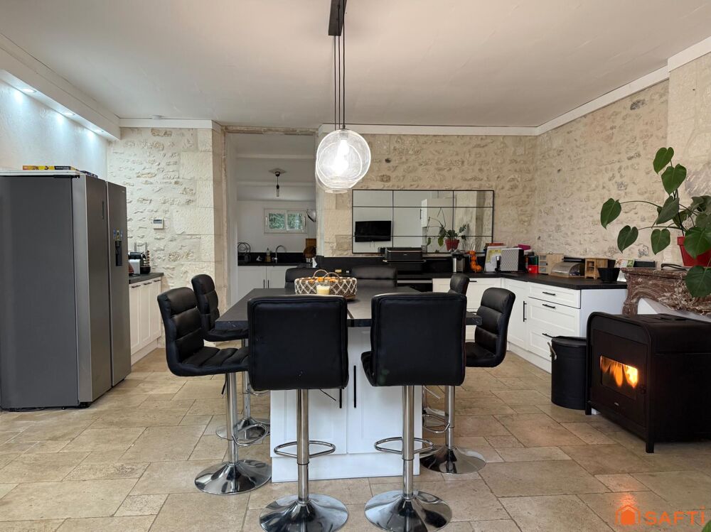 Maison Saintongeaise entièrement rénovée avec dépendance et bois