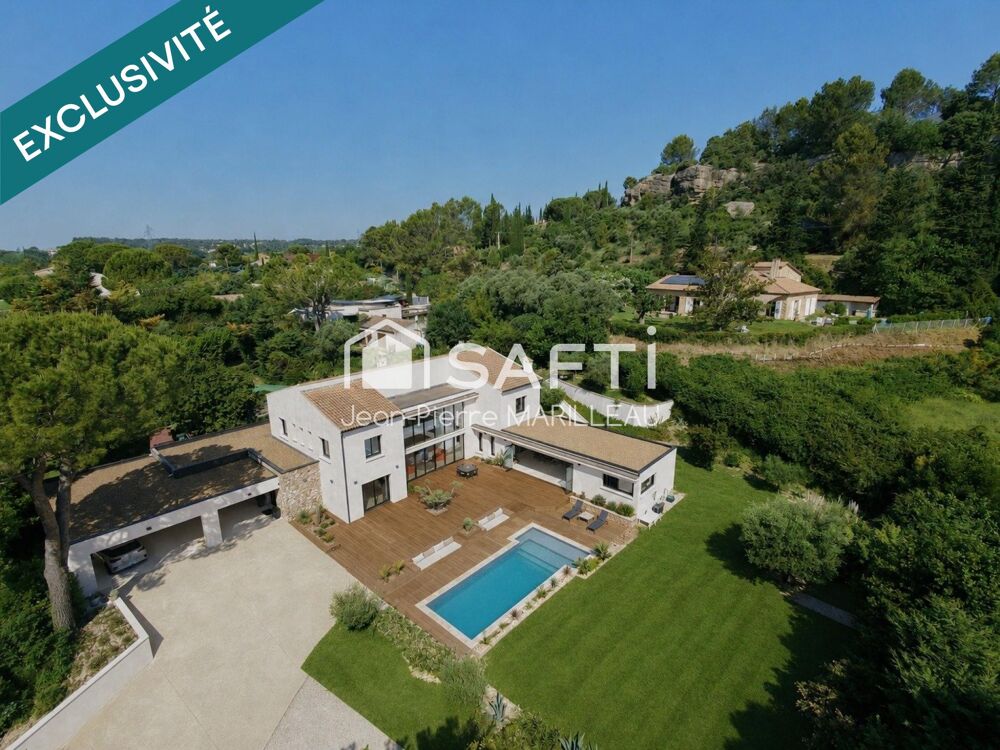 Villa haut de gamme, 320 m², piscine et parc 2300 m²