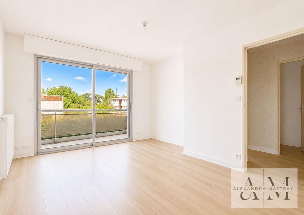 Vente Appartement T2 AU CALME AVEC TERRASSE DE 14 M² – BEAU POTENTIEL D'OUVERTURE/ CELLIER ET PARKING Bordeaux