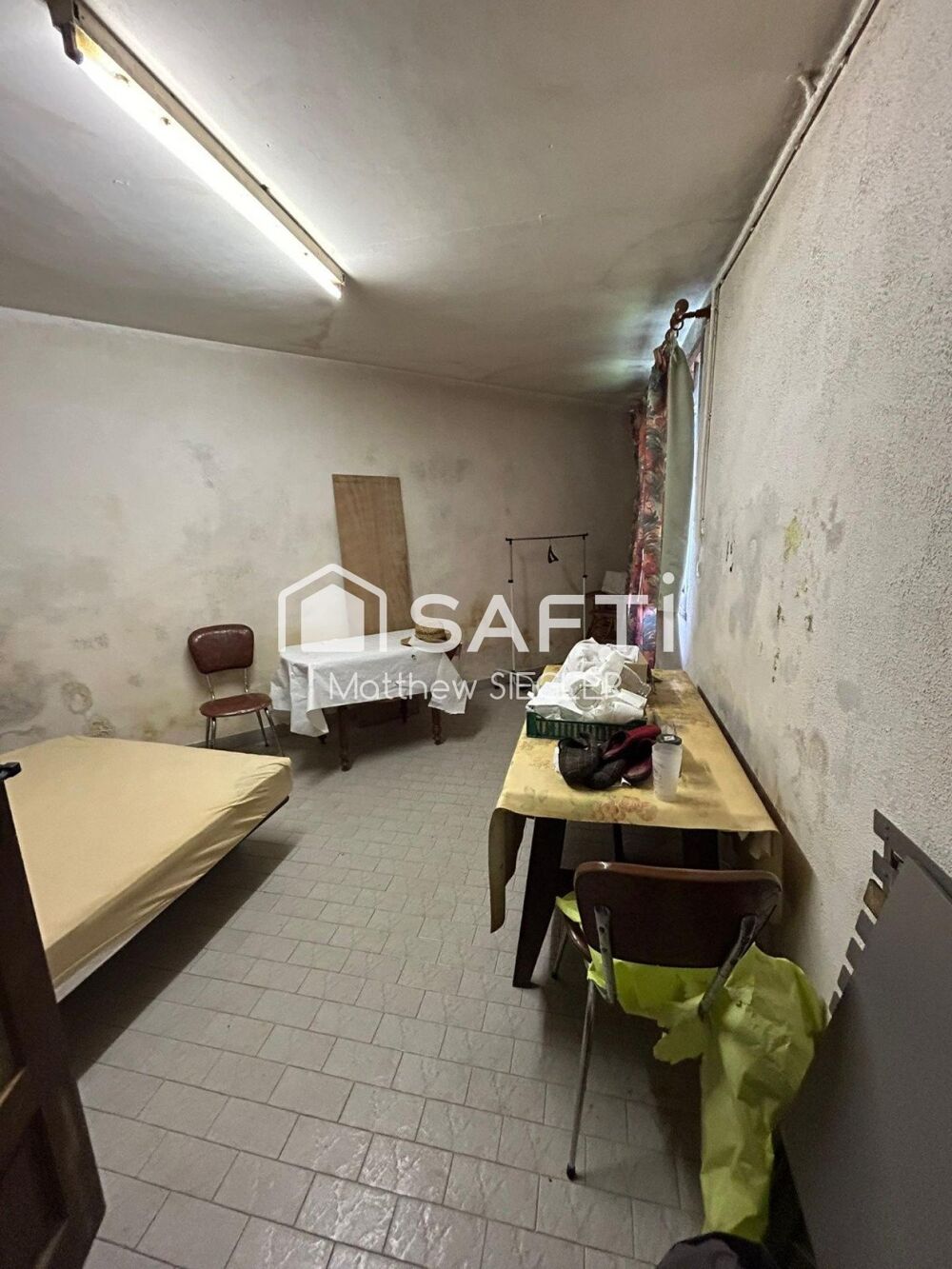 Vente Maison À Cinq-Mars-la-Pile, découvrez cette maison de 92 m² sur un terrain de 897 m², offrant 3 chambres et un beau projet de rénovatio Cinq-mars-la-pile