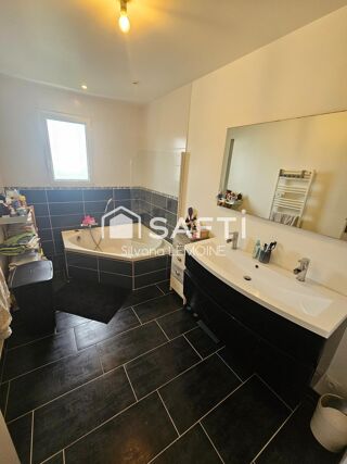  Maison � vendre 8 pi�ces 205 m�