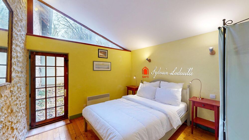 Vente Maison Maison de 130 m2 sur 3277 m2 de terrain avec piscine Les eyzies-de-tayac-sireuil