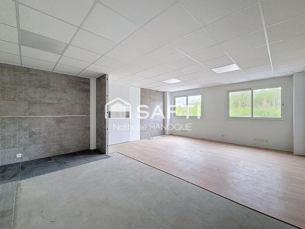   Box 250 m2 dont 39m² de bureau en rdc et étage - Zone d'activités ANET Houdan