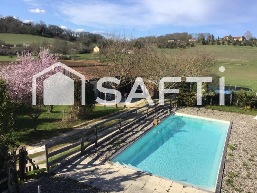 Maison comprenant trois gîtes et un séchoir à tabac rénové.