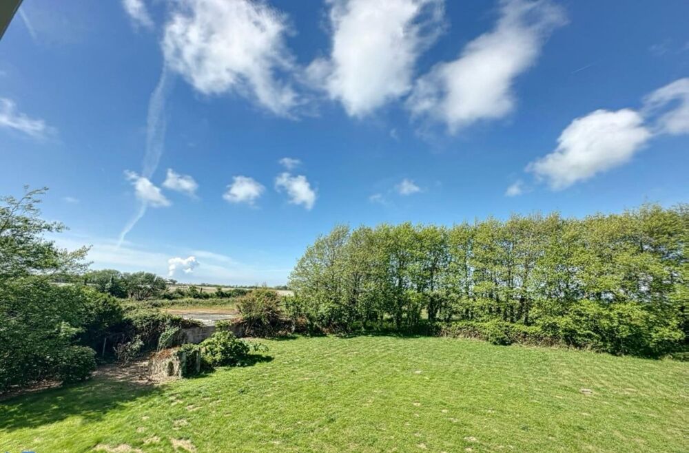 PLOUGONVELIN- APPARTEMENT AU CALME