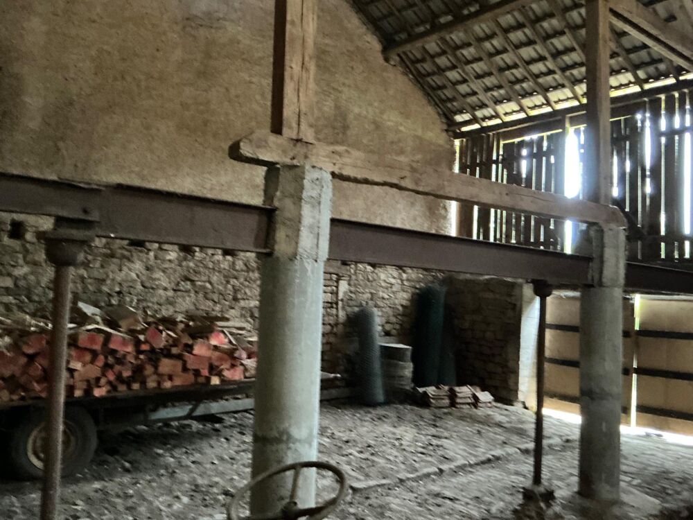 Vente Maison ferme, 160 M2, ( pièces , 3 chambres, écuries, dépendances, 3 hectares de terrain Belmont